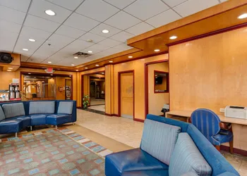 University Hotel And Suites hotel thumbnail 8