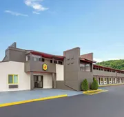 Super 8 by Wyndham Bridgeport/Clarksburg Area hotel detail image 5