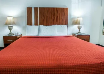 Econo Lodge On Historic Route 66 hotel thumbnail 3