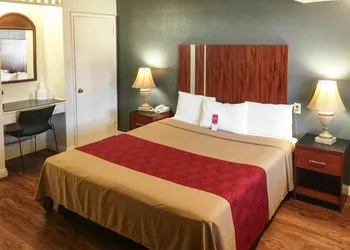 Econo Lodge On Historic Route 66 hotel thumbnail 7