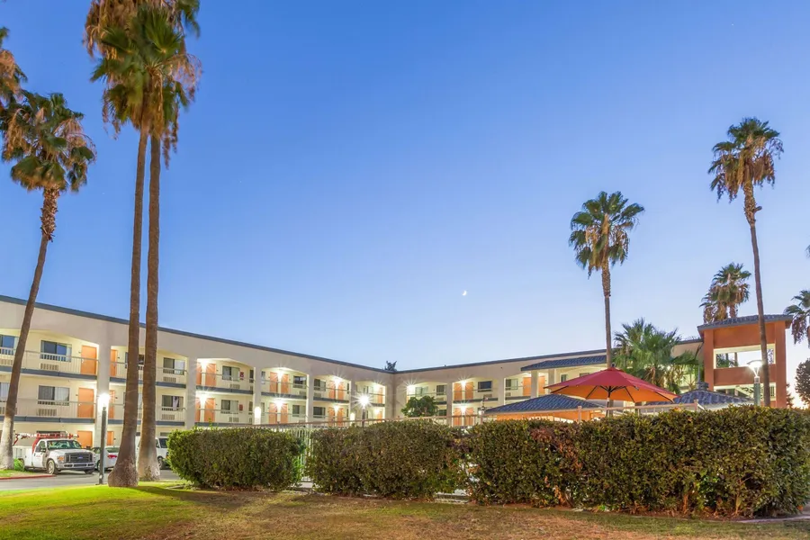 Super 8 by Wyndham Bakersfield/Central hotel detail image 2