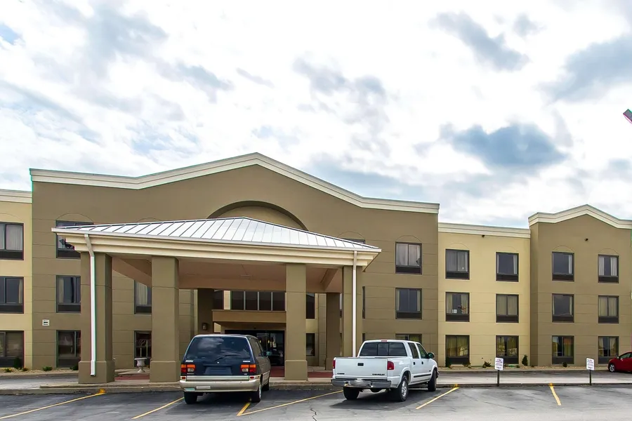 Comfort Suites Effingham Central hotel detail image 2