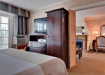 Holiday Inn Laguna Beach, an IHG Hotel hotel thumbnail 3