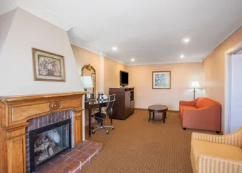 Holiday Inn Laguna Beach, an IHG Hotel hotel thumbnail 5