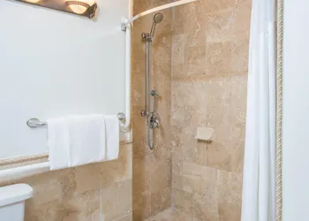 Holiday Inn Laguna Beach, an IHG Hotel hotel thumbnail 8
