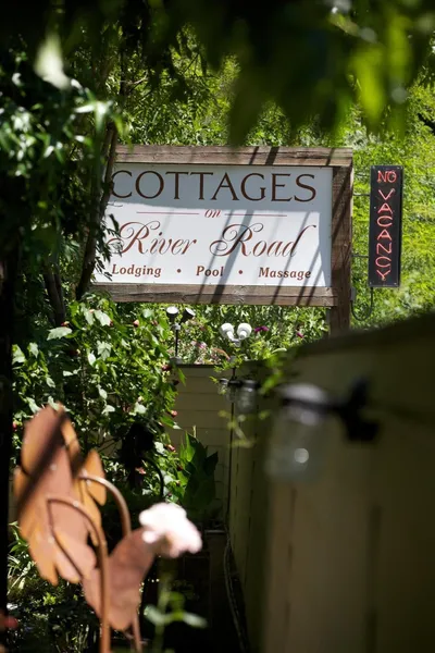 Cottages on River Road hotel detail image 2