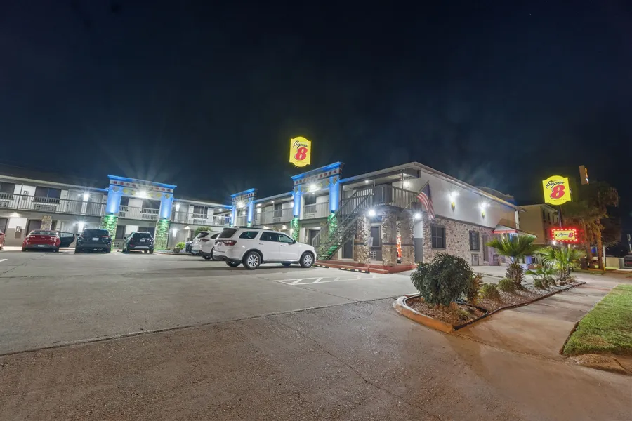 Super 8 Wyndham McAllen Downtown- City Center-Plaza Mall-Airport hotel detail image 2