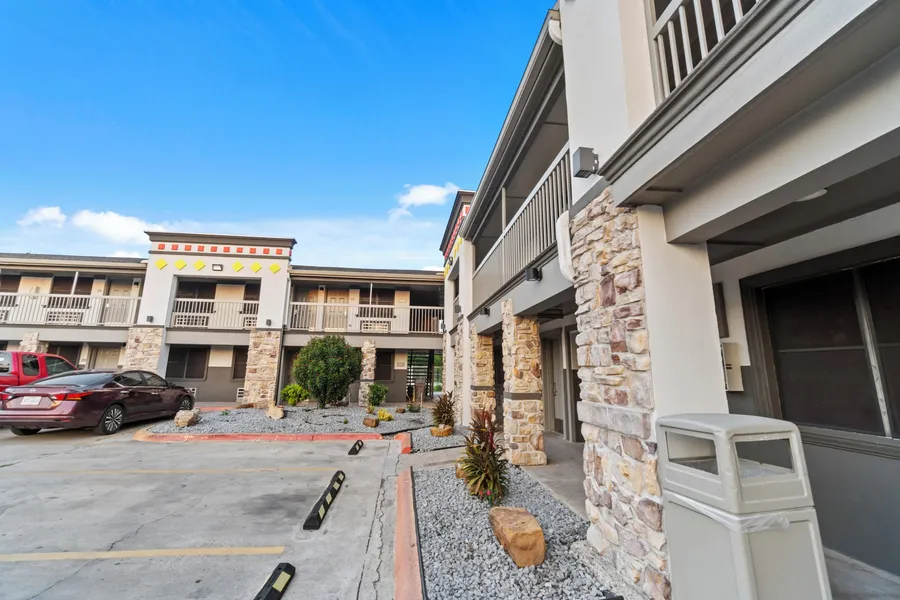 Super 8 Wyndham McAllen Downtown- City Center-Plaza Mall-Airport hotel detail image 6