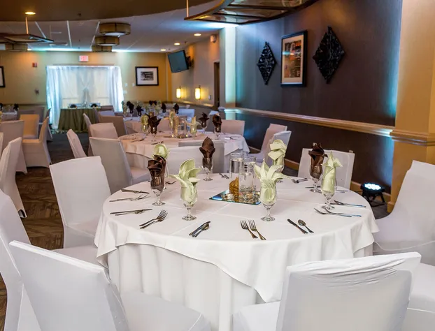 DoubleTree by Hilton Hotel Raleigh - Brownstone - University hotel detail image 2
