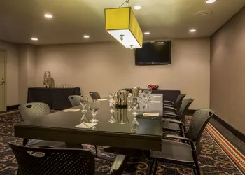 DoubleTree by Hilton Hotel Raleigh - Brownstone - University hotel thumbnail 6