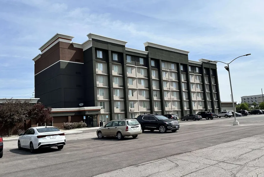La Quinta Inn & Suites by Wyndham Indianapolis South hotel detail image 2