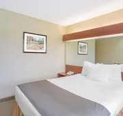 Microtel Inn & Suites by Wyndham Gassaway/Sutton hotel detail image 4