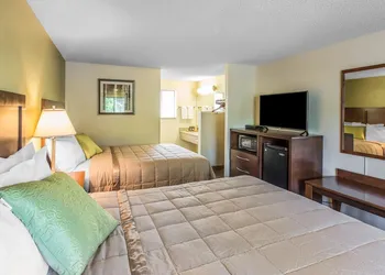 Rodeway Inn hotel thumbnail 3