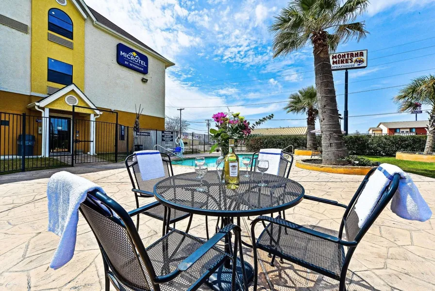 Microtel Inn & Suites by Wyndham New Braunfels hotel detail image 2