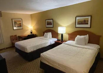 Quality Inn & Suites hotel thumbnail 3