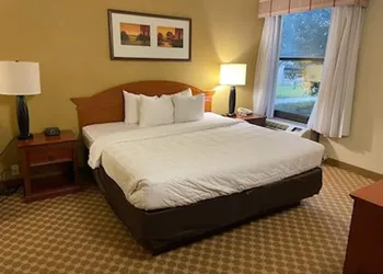 Quality Inn & Suites hotel thumbnail 5