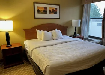 Quality Inn & Suites hotel thumbnail 6