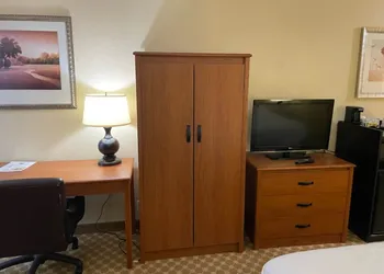 Quality Inn & Suites hotel thumbnail 7