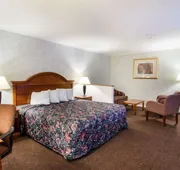 Econo Lodge Inn & Suites hotel detail image 4
