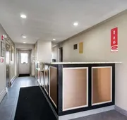 Econo Lodge Inn & Suites hotel detail image 3