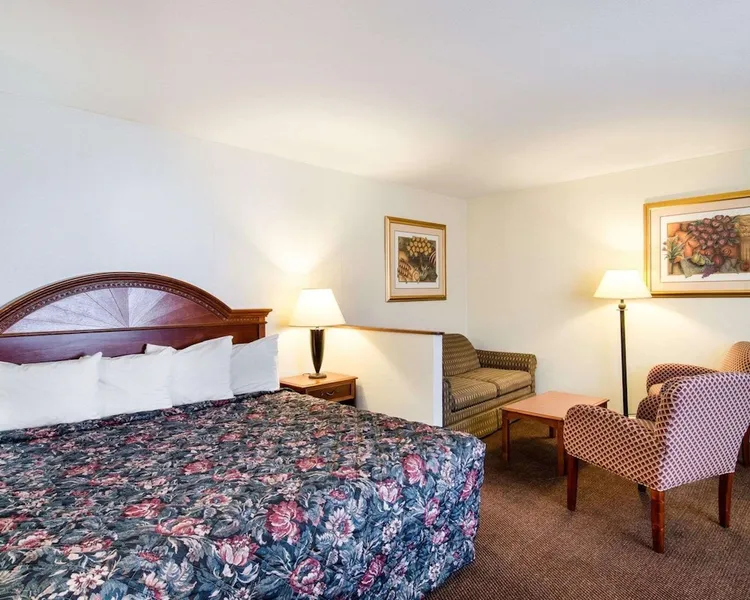 Econo Lodge Inn & Suites hotel detail image 6