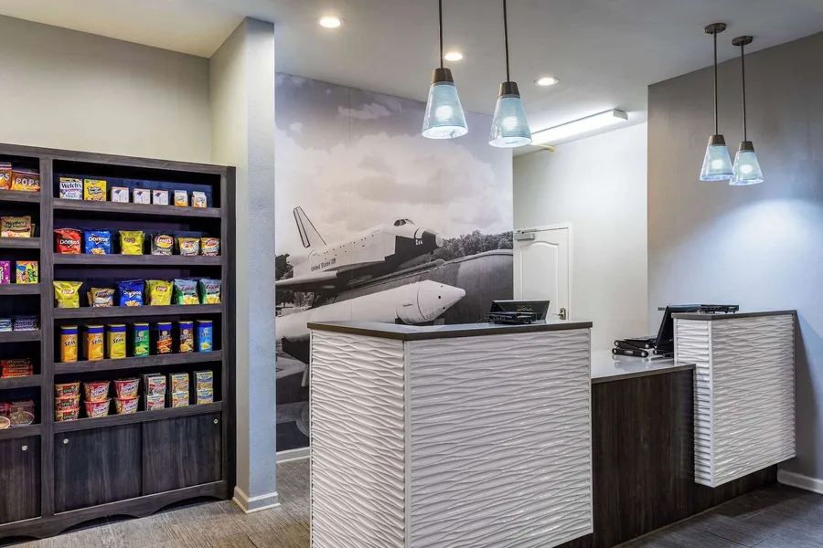 La Quinta Inn & Suites by Wyndham Huntsville Airport Madison hotel detail image 6