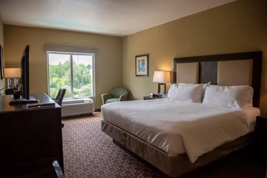 Holiday Inn Express & Suites Chaffee-Jacksonville West by IHG hotel detail image 6