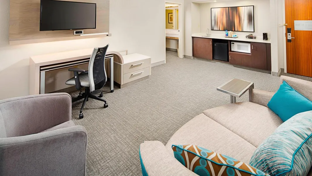 Courtyard by Marriott West Palm Beach Airport hotel detail image 6