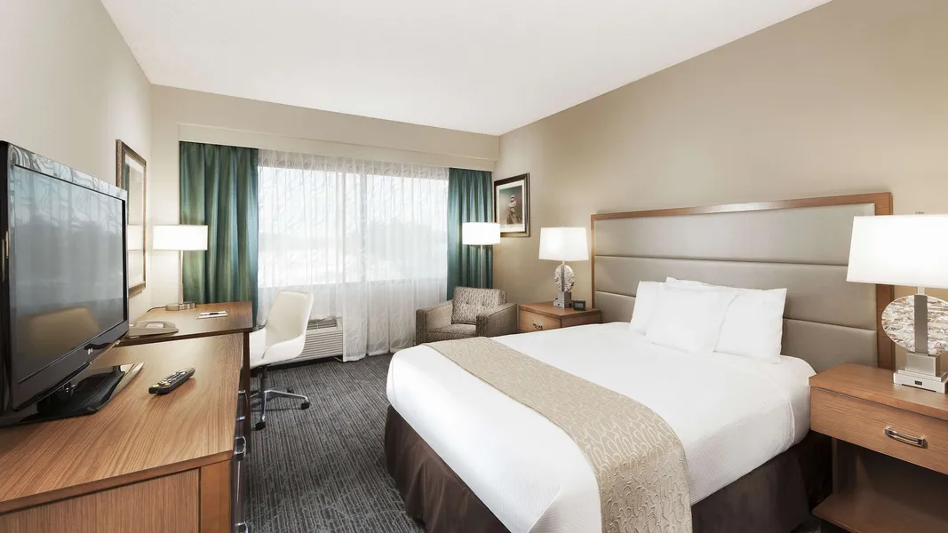 DoubleTree by Hilton Hotel West Palm Beach Airport hotel detail image 6