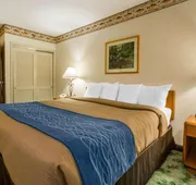 Lake Placid hotel detail image 3