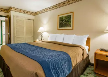 Lake Placid hotel thumbnail 3