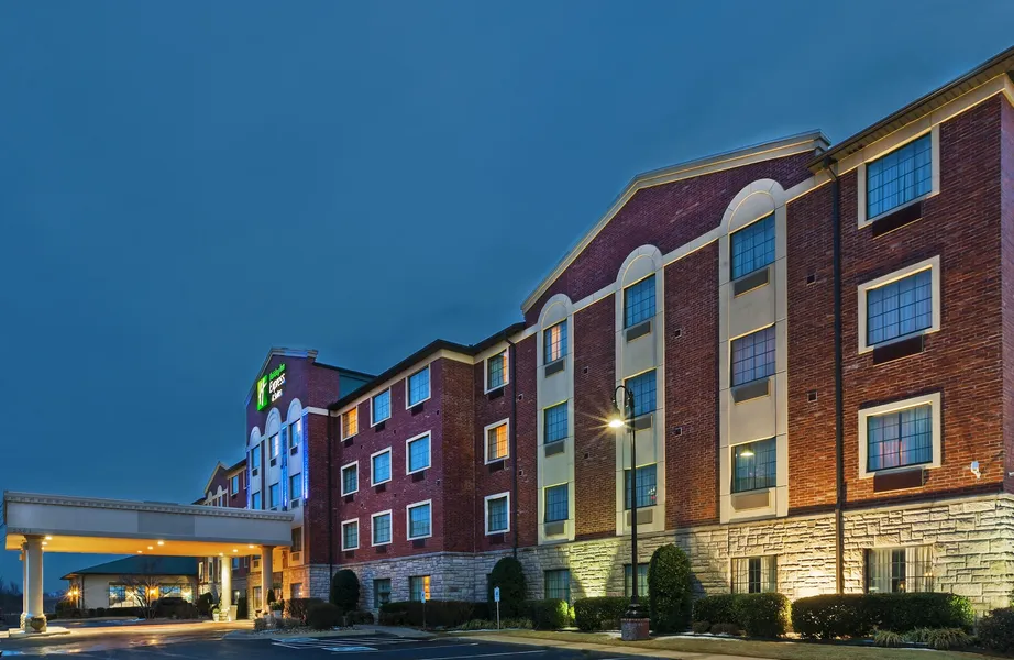 Holiday Inn Express & Suites Tulsa S Broken Arrow Hwy 51 by IHG hotel detail image 2
