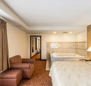 Quality Suites Milwaukee Airport hotel detail image 7