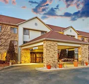 La Quinta Inn & Suites by Wyndham Milwaukee Delafield hotel detail image 4