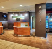 Courtyard by Marriott Hampton hotel detail image 3