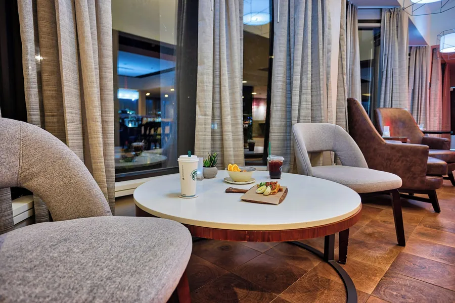 Courtyard by Marriott Hampton hotel detail image 6