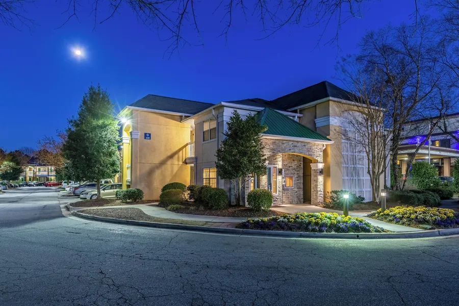 HomeTowne Studios by Red Roof Atlanta – Peachtree Corners hotel detail image 2