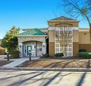 HomeTowne Studios by Red Roof Atlanta – Peachtree Corners hotel detail image 7
