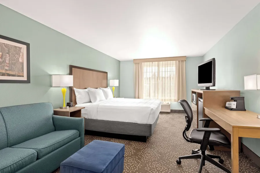La Quinta Inn & Suites by Wyndham Newport hotel detail image 6