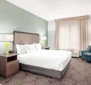 La Quinta Inn & Suites by Wyndham Newport hotel detail image 7