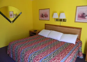 Marine Motel hotel thumbnail 8