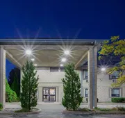Super 8 by Wyndham Ambassador Bridge Windsor ON hotel detail image 4