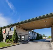 Super 8 by Wyndham Ambassador Bridge Windsor ON hotel detail image 5