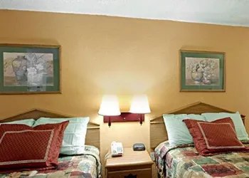 Rodeway Inn Canton I-55 hotel thumbnail 2