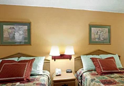 Rodeway Inn Canton I-55 hotel detail image 2