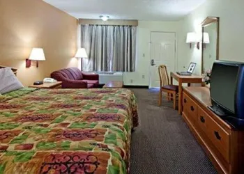 Rodeway Inn Canton I-55 hotel thumbnail 7