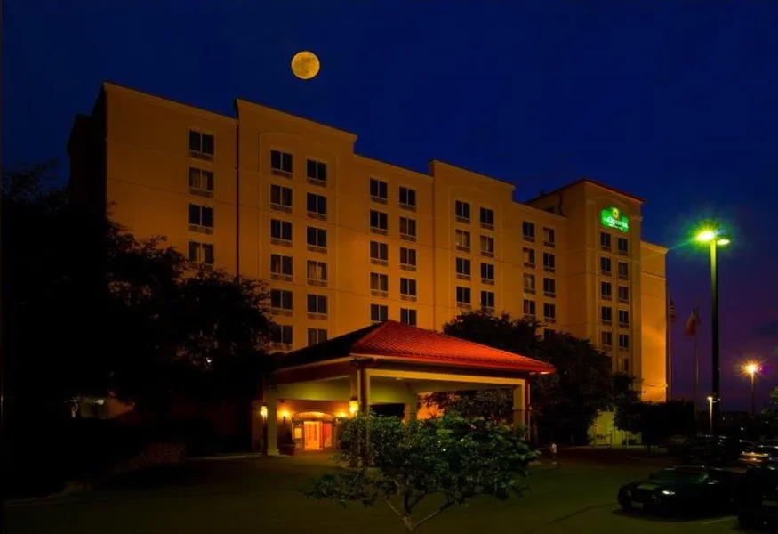 La Quinta Inn & Suites by Wyndham San Antonio Medical Ctr NW hotel detail image 2