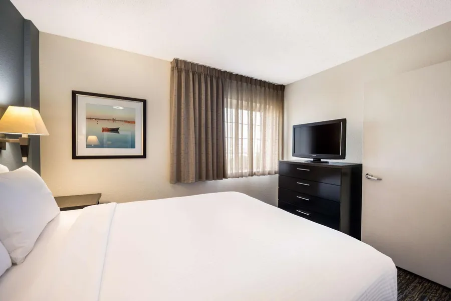 Sonesta Simply Suites Chicago Waukegan hotel detail image 6