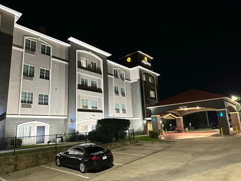 La Quinta Inn & Suites by Wyndham Fort Worth - Lake Worth hotel detail image 2