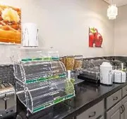 Farragut Inn & Suites hotel detail image 3